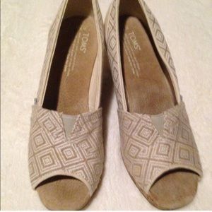 Almost new Toms wedges 7.5